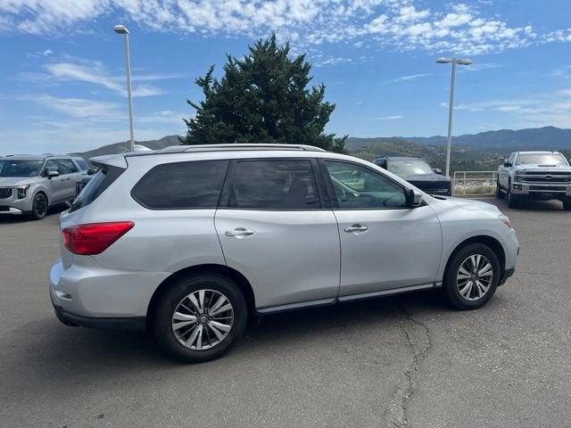 2019 Nissan Pathfinder SV