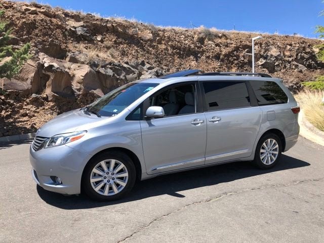 2017 Toyota Sienna Limited V6 AWD 7-Passenger's photo