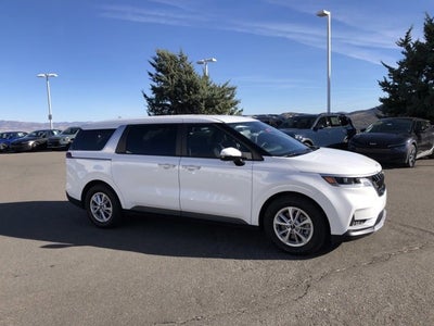 2024 Kia Carnival LX