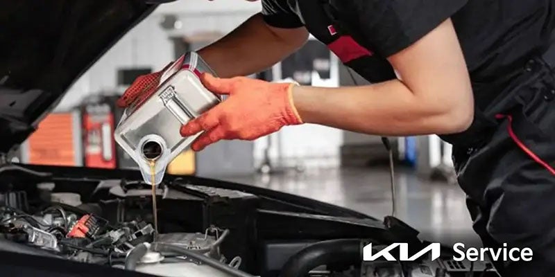 Prescott Valley Kia technician replacing the oil in a Kia